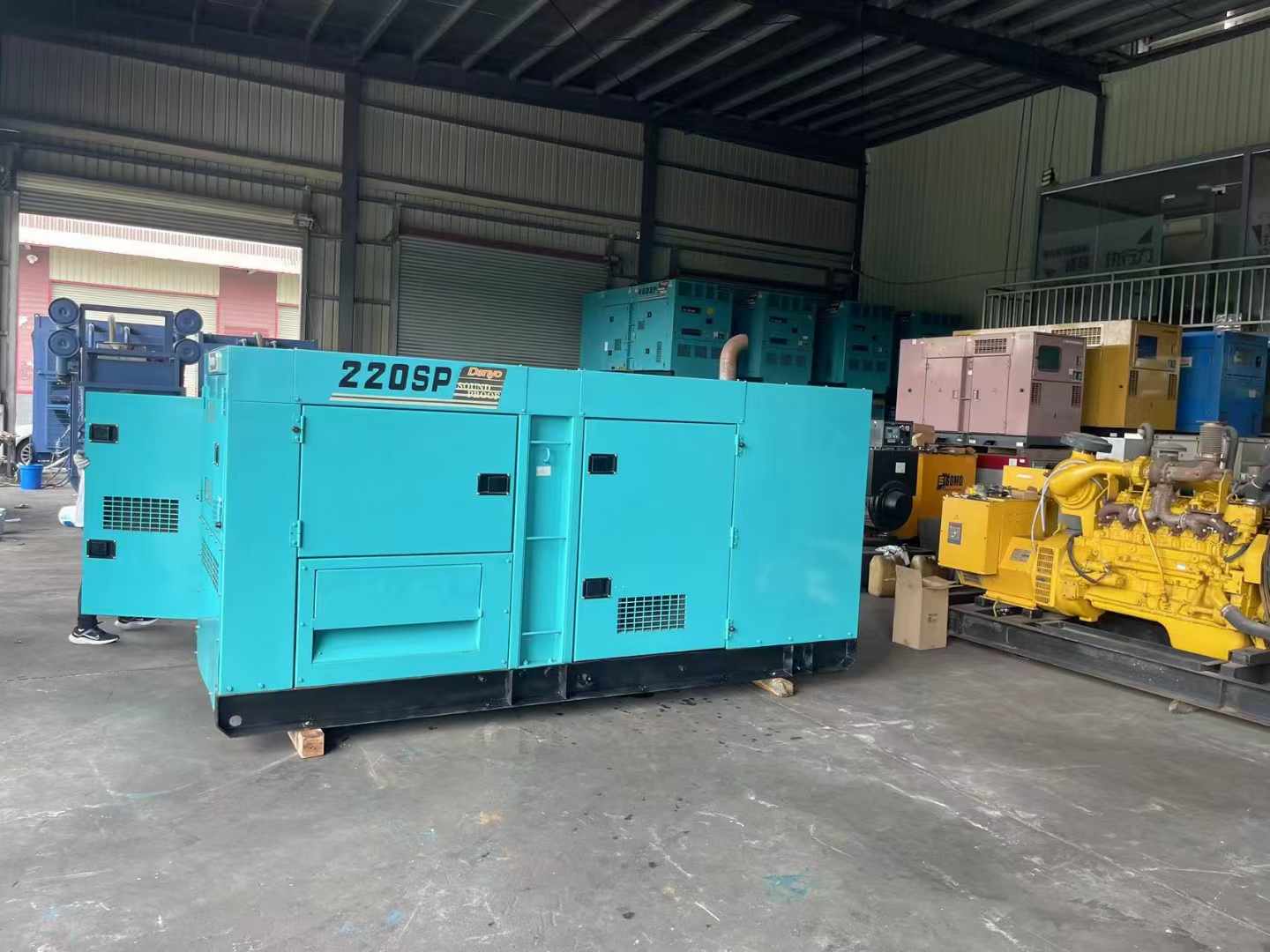 长沙柴油发电机组长期不间断运行时，如何监控其温度和压力？