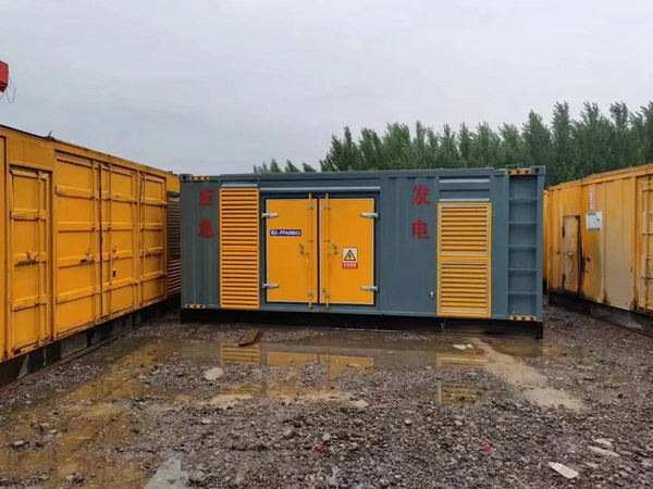 长沙柴油发电机如何判断干式空气滤清器是否需要更换？