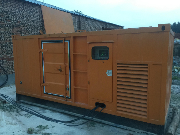 长沙发电机组长期使用中，电缆线的敷设路径有哪些要求？